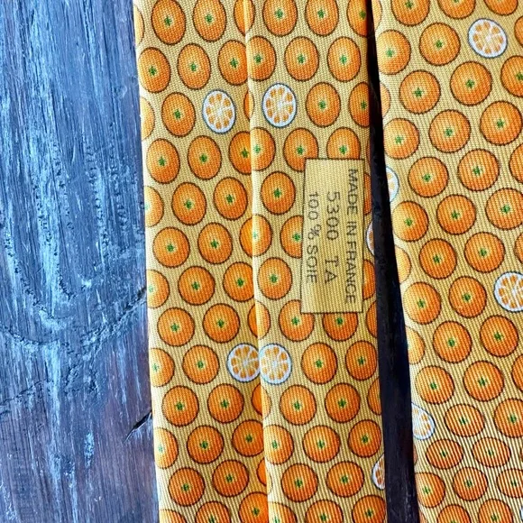 Elegant Hermes Tie - Picture 2 of 5